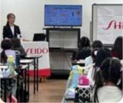 美容部員コースの様子