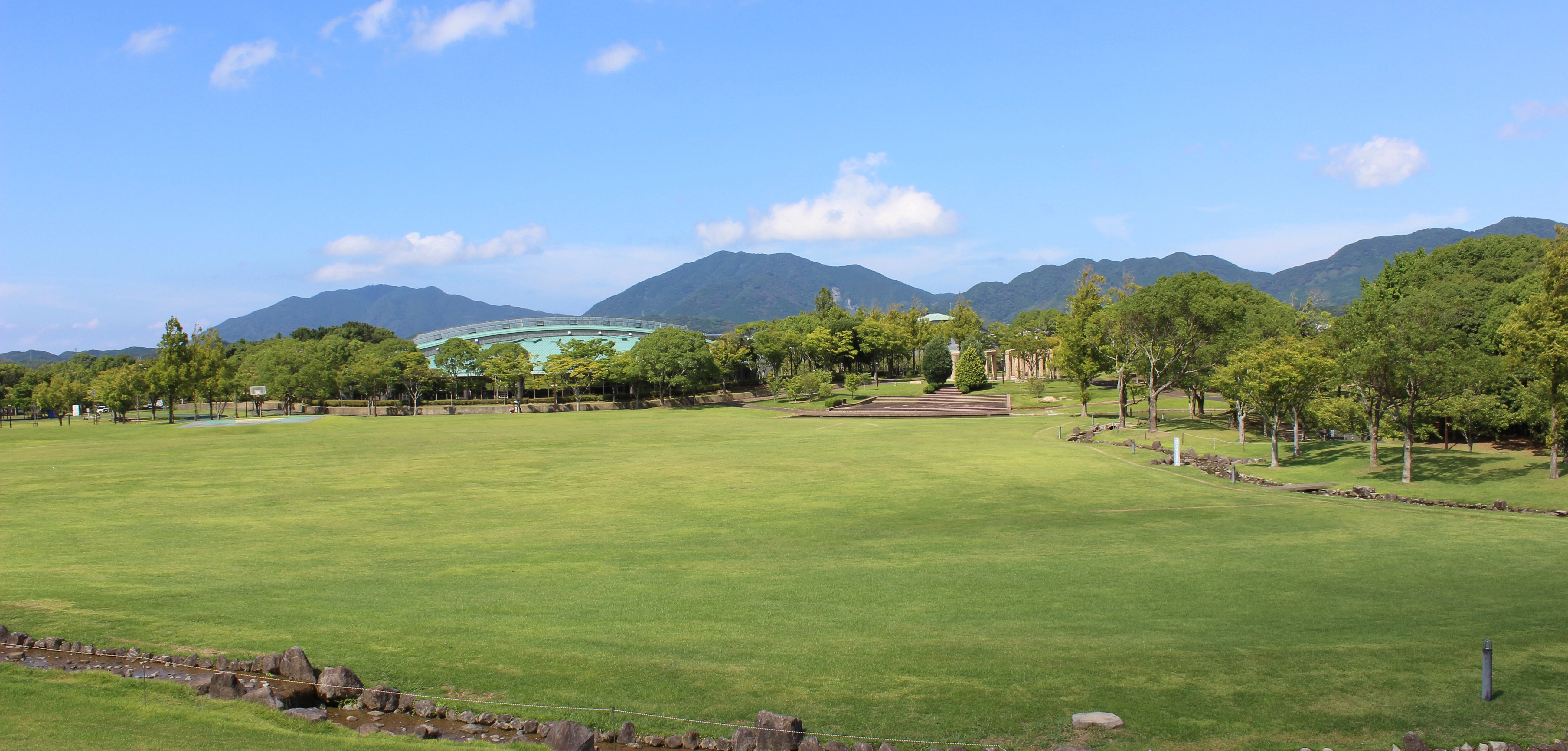 宗像ユリックス・芝生広場